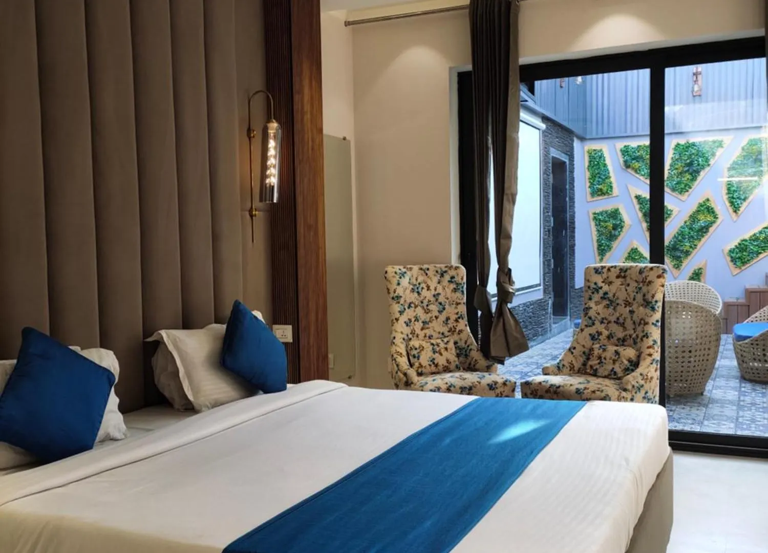 Jynx - Poolside Paradise Hotel Zirakpur 3*,  India
