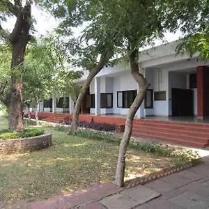 Lauries Hotel